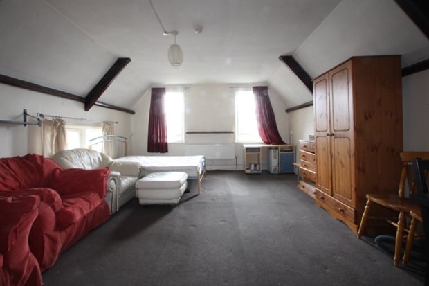 Room High Street in Greater London