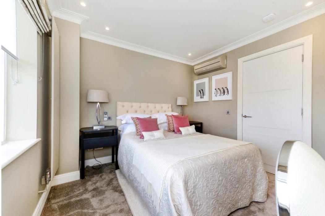 Flat Boydell Court in Greater London