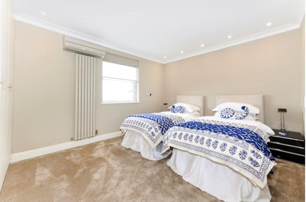 Flat Boydell Court in Greater London