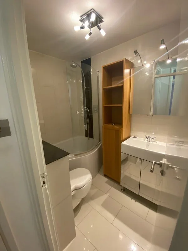 Room Vauxhall Bridge Road in City of Westminster