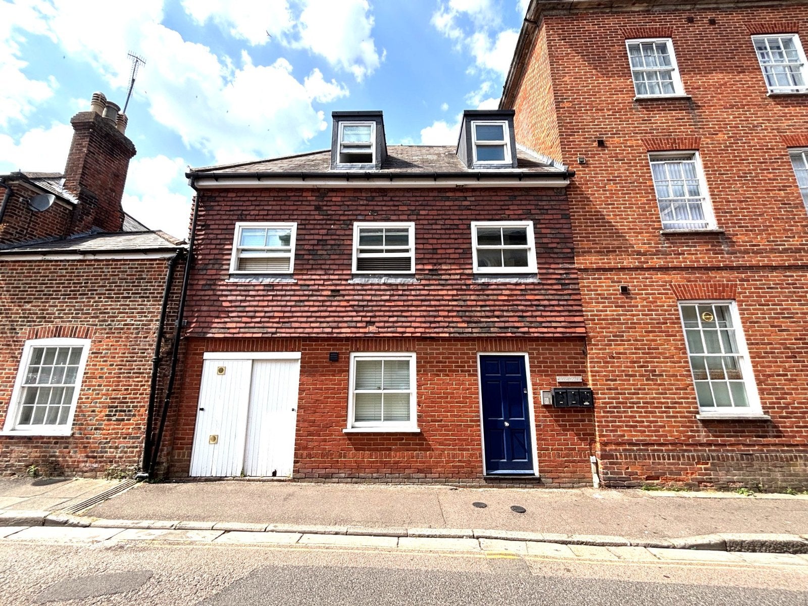 Flat Marlowe Avenue in Canterbury