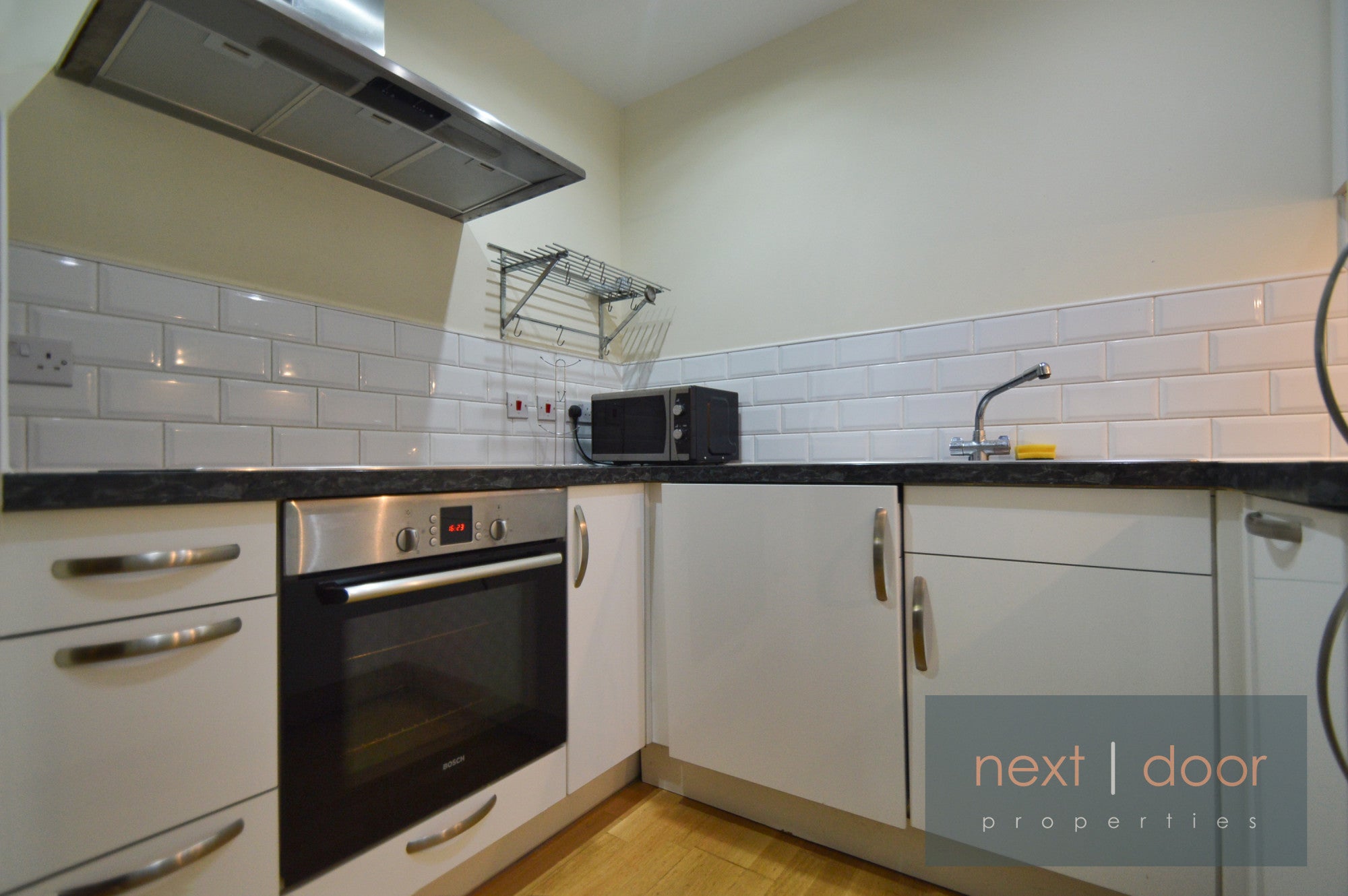 Flat Highwood Close in London