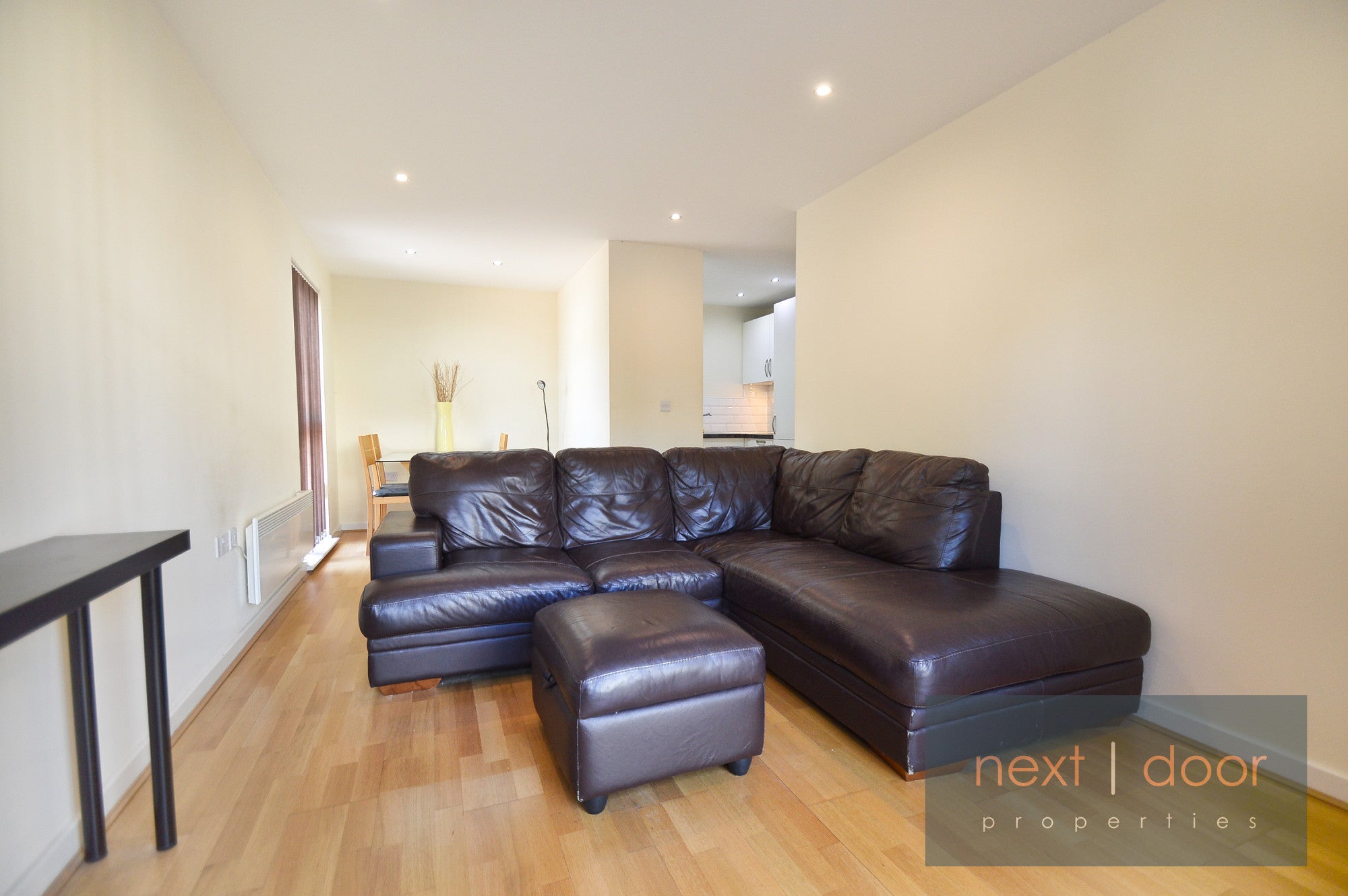 Flat Highwood Close in London