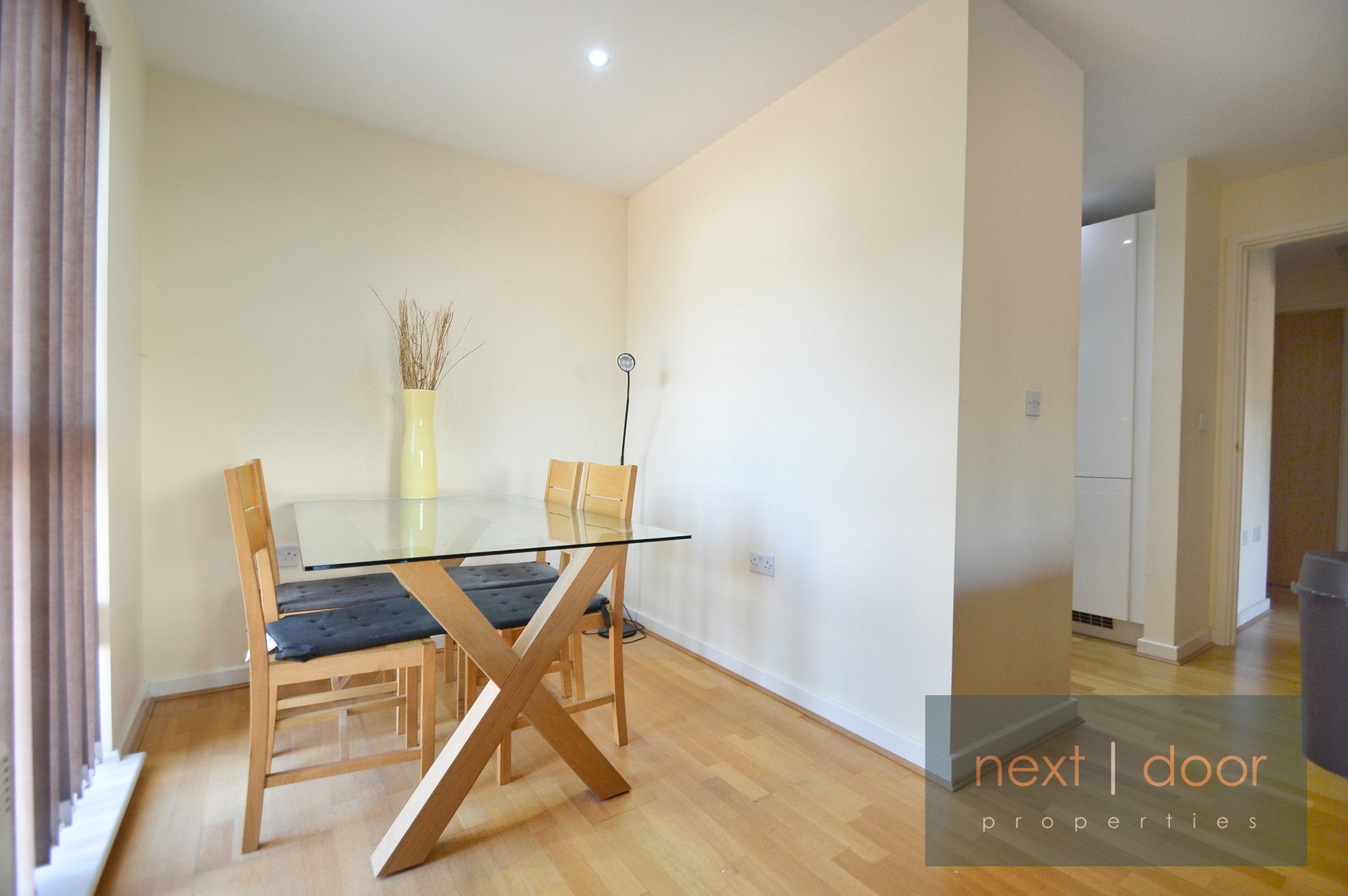 Flat Highwood Close in London