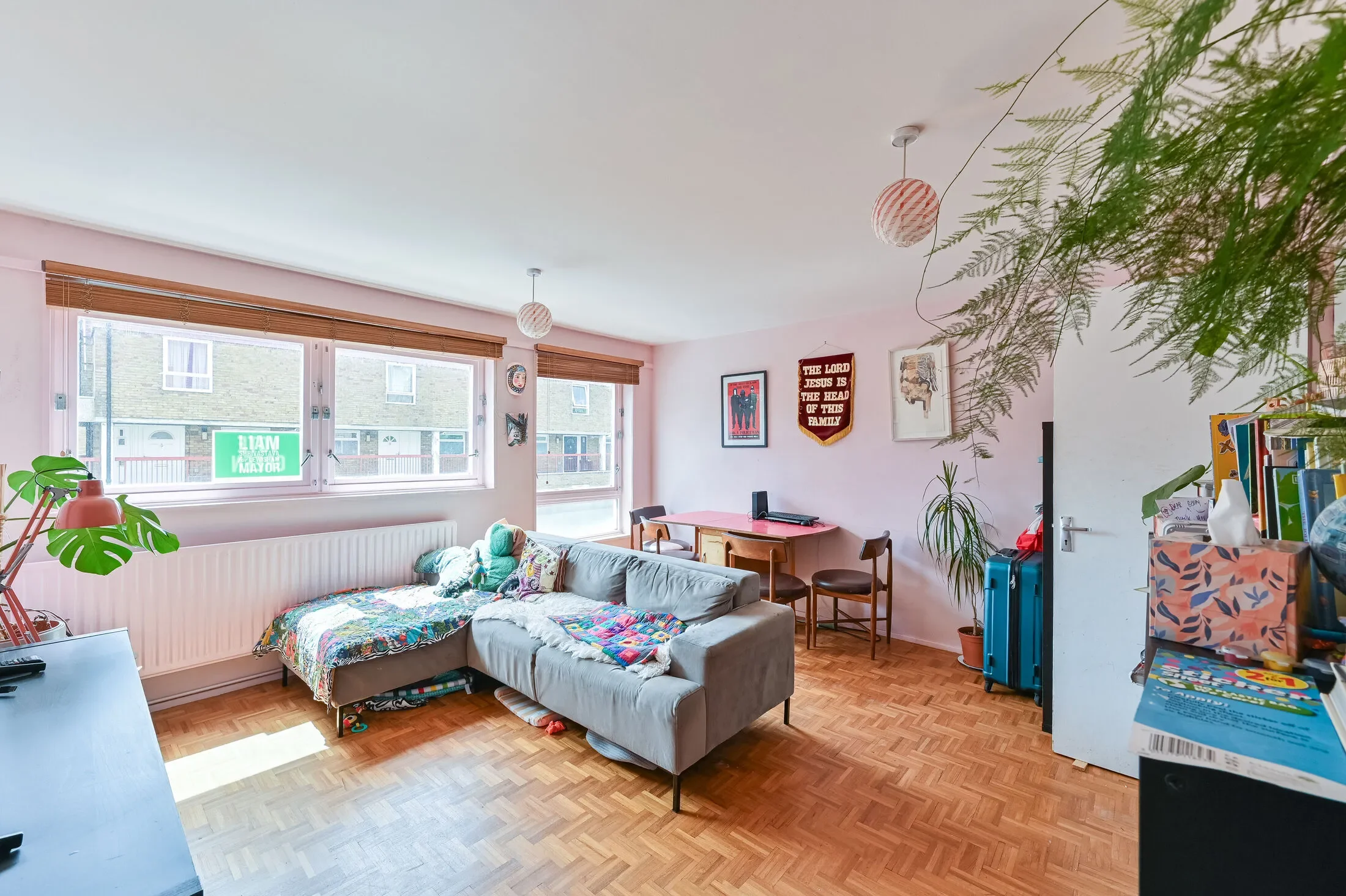 Flat Sharratt Street in Greater London