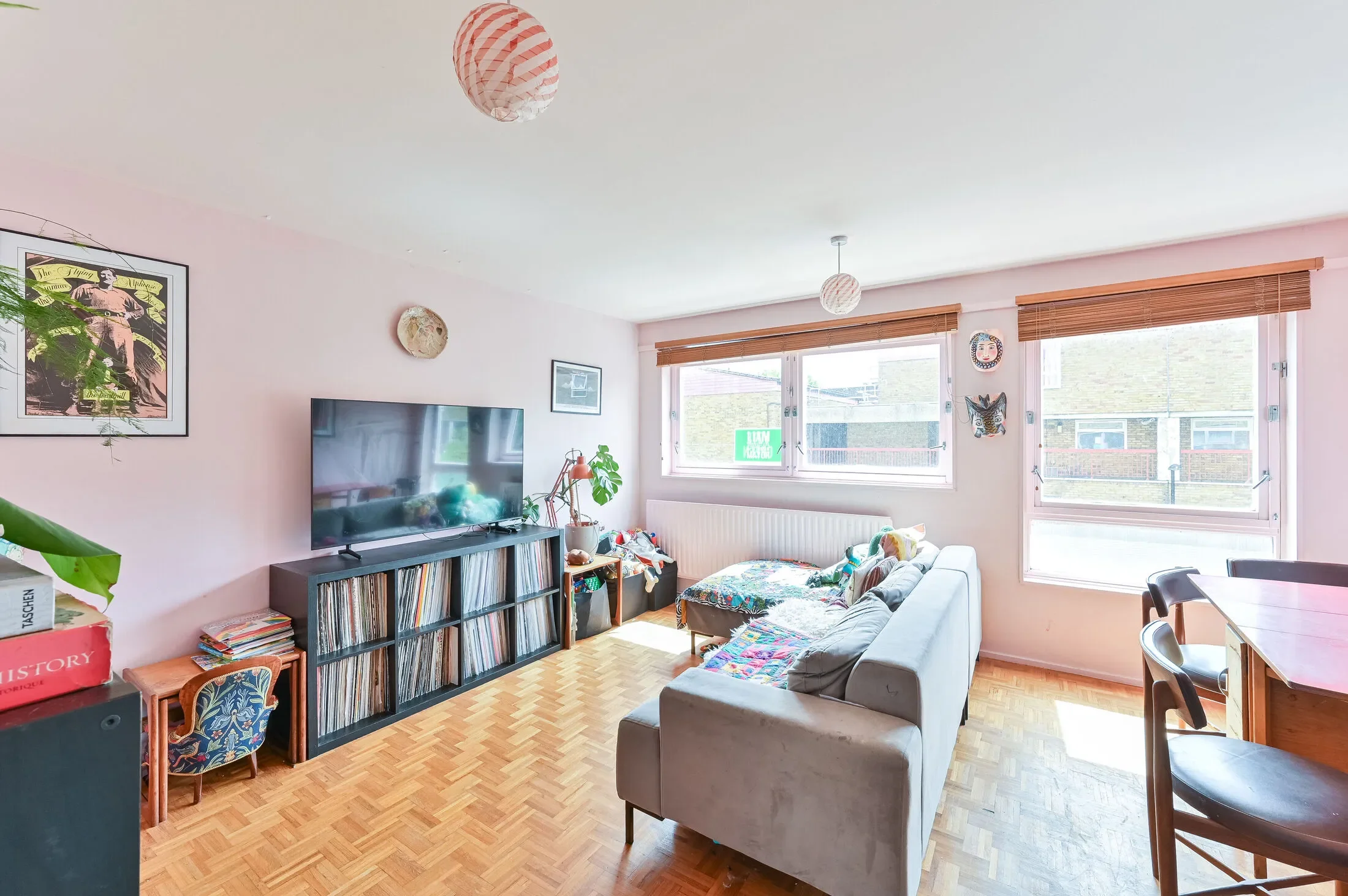 Flat Sharratt Street in Greater London