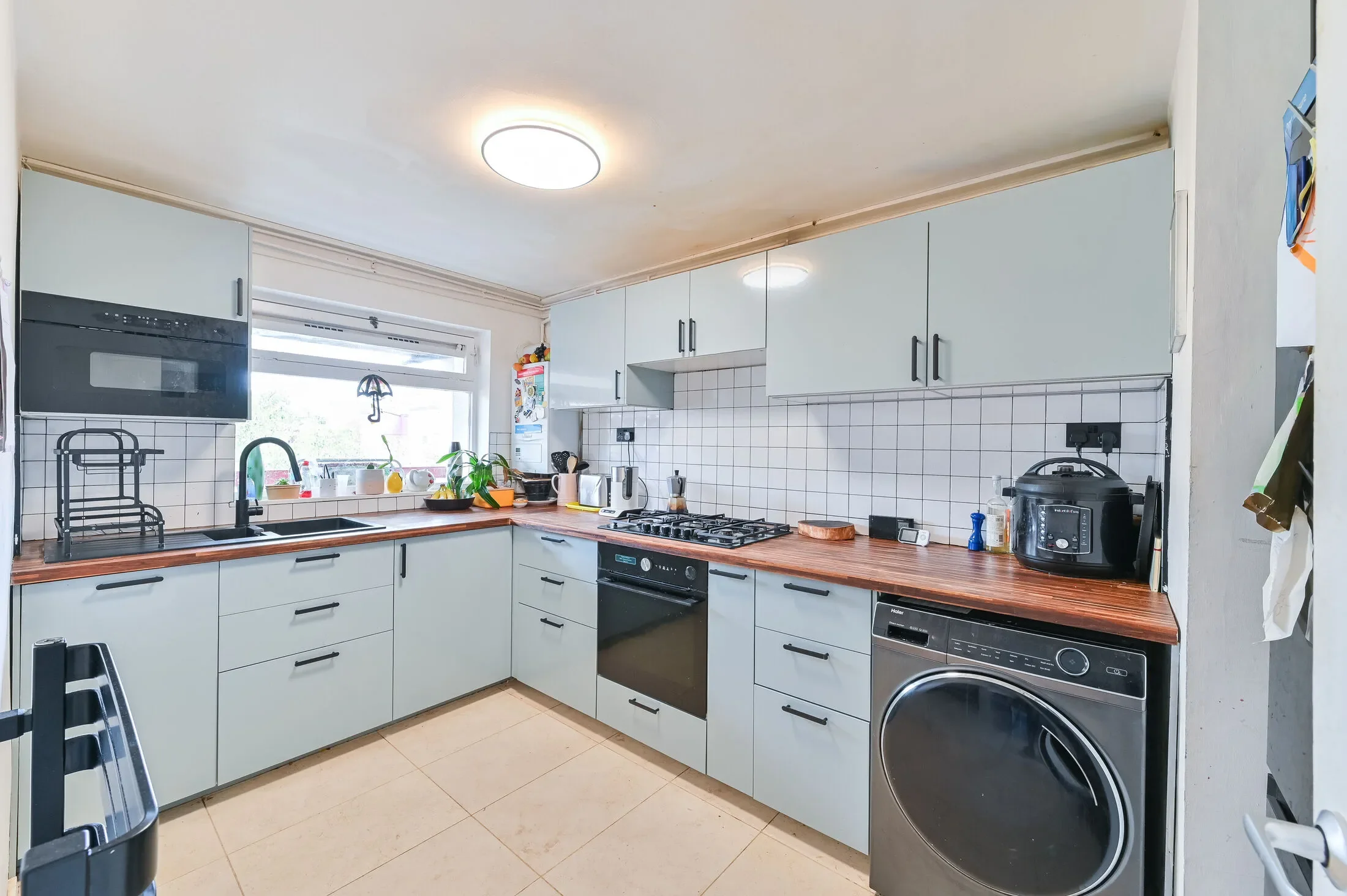 Flat Sharratt Street in Greater London