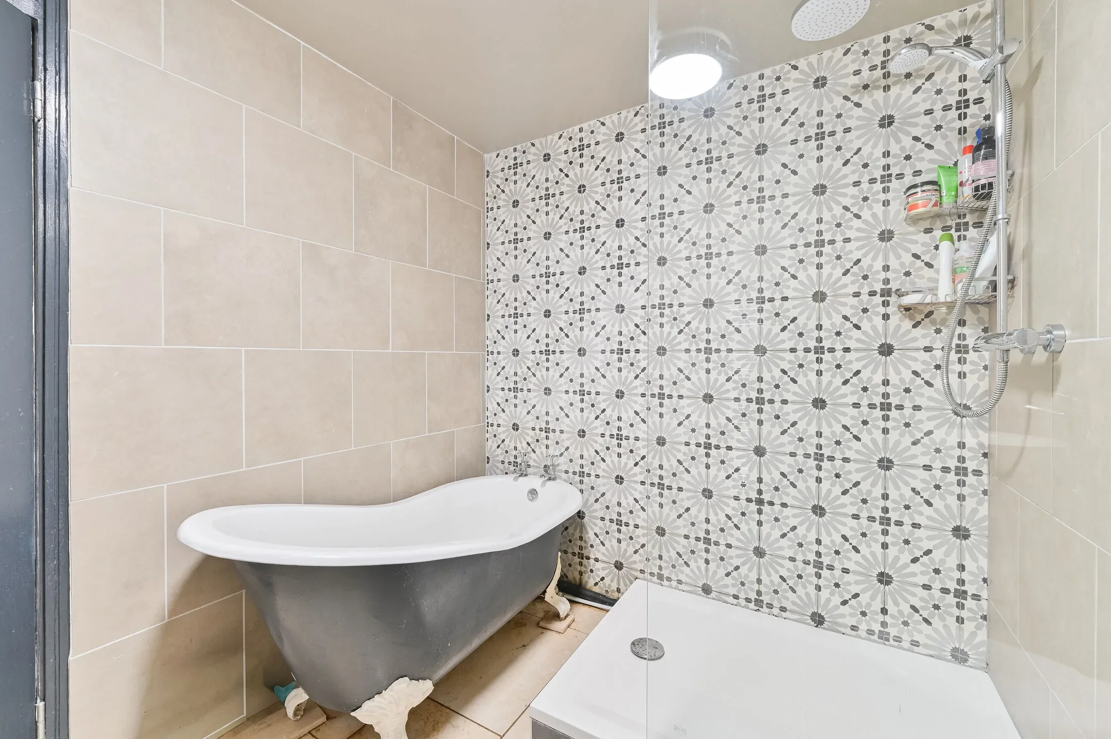 Flat Sharratt Street in Greater London