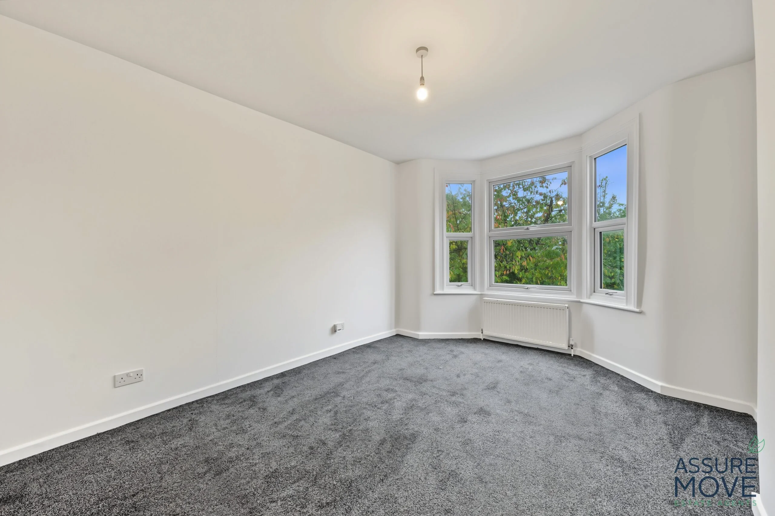 Flat Priory Avenue in Greater London