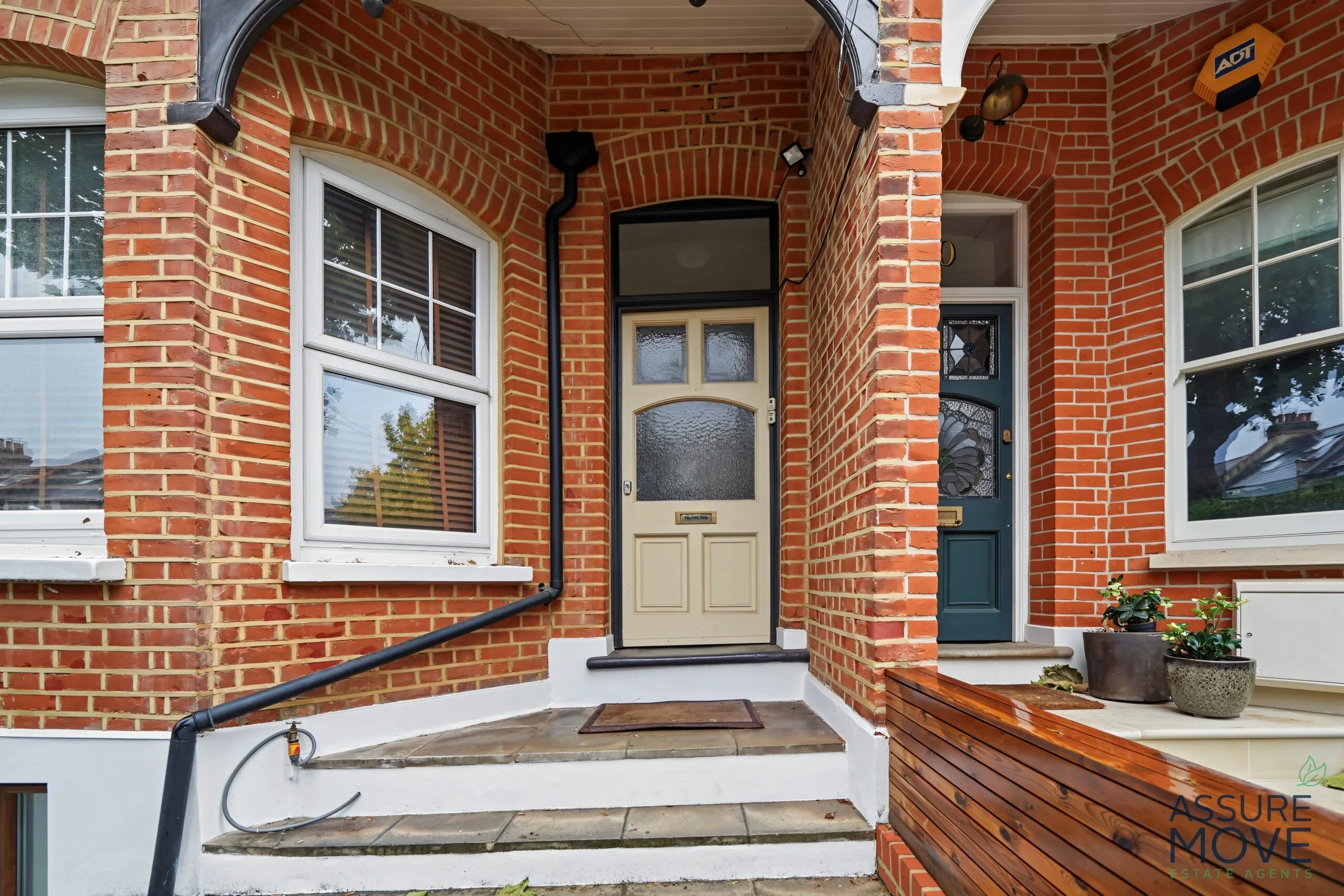 Flat Priory Avenue in Greater London