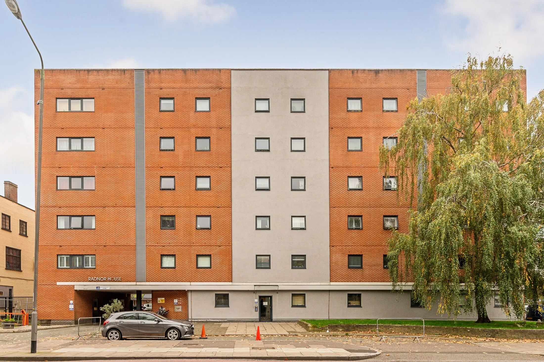 Flat London Road in Greater London
