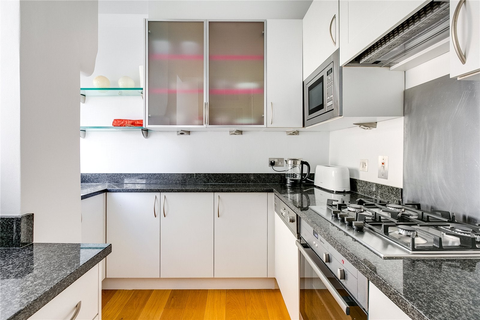 Flat Kensington Park Gardens in Greater London