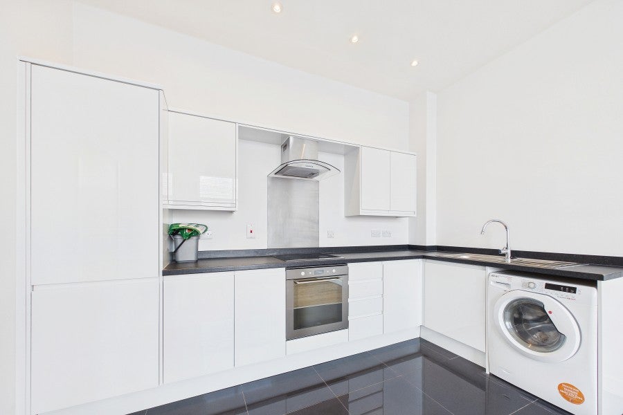 Flat Knoll Road in Surrey Heath
