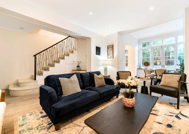 Flat Roland Gardens in Greater London