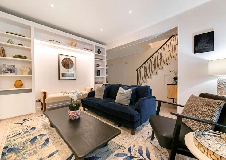 Flat Roland Gardens in Greater London