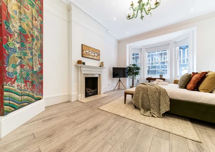 Flat Roland Gardens in Greater London