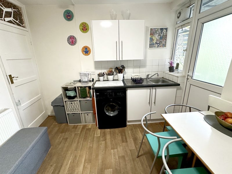 Room Pellatt Grove in Greater London