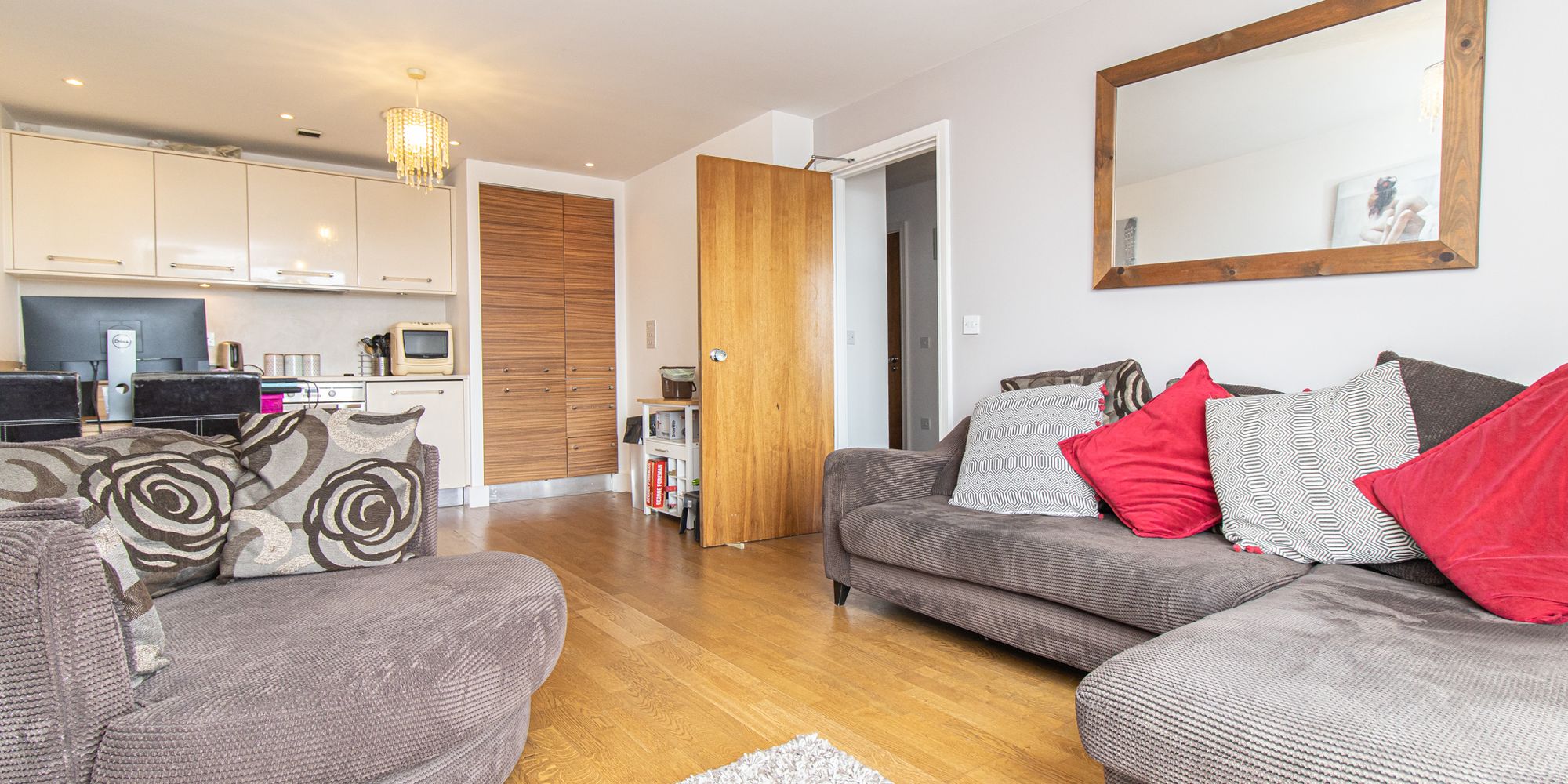 Flat Falcon Drive in Cardiff