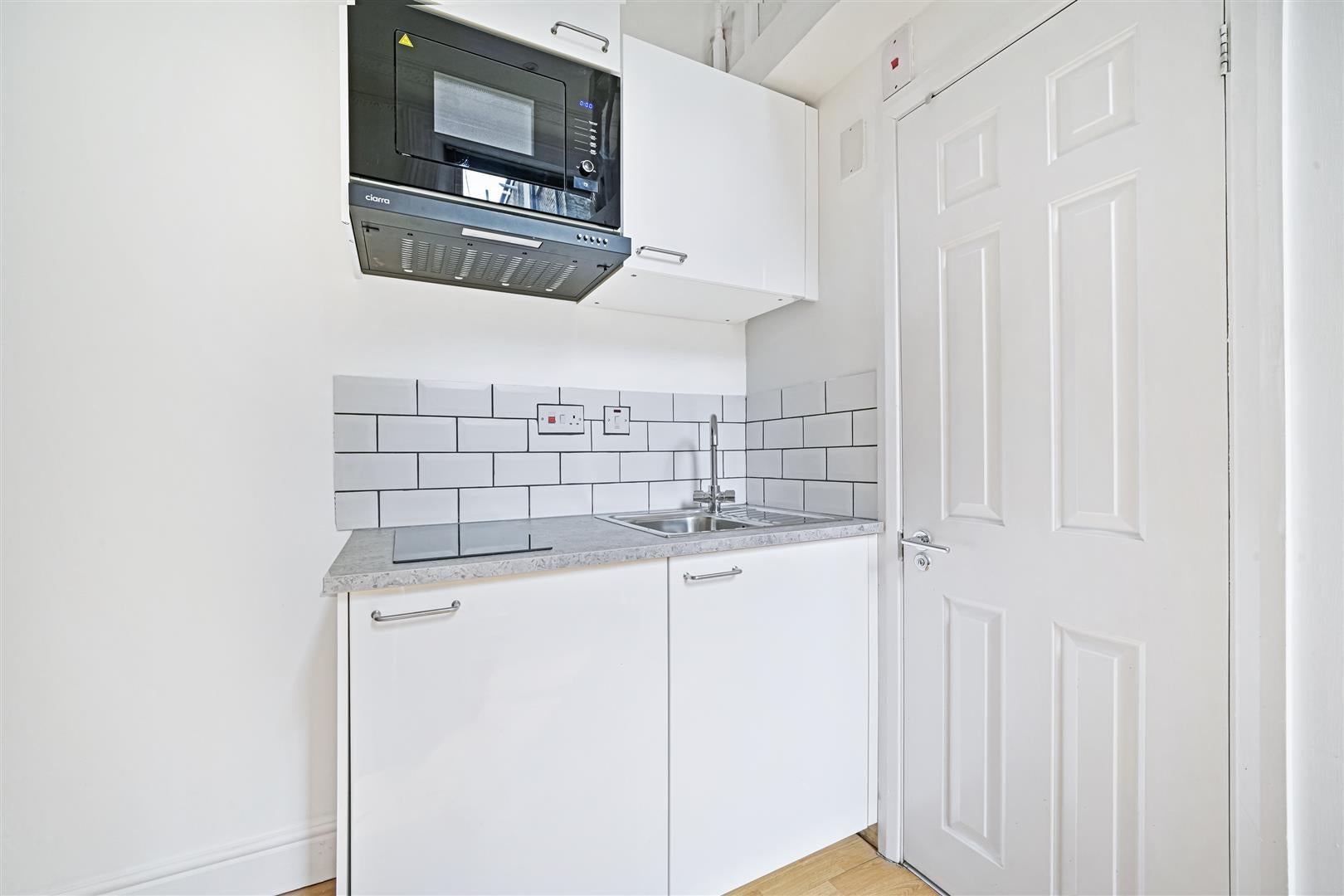 Flat Cheniston Gardens in Greater London