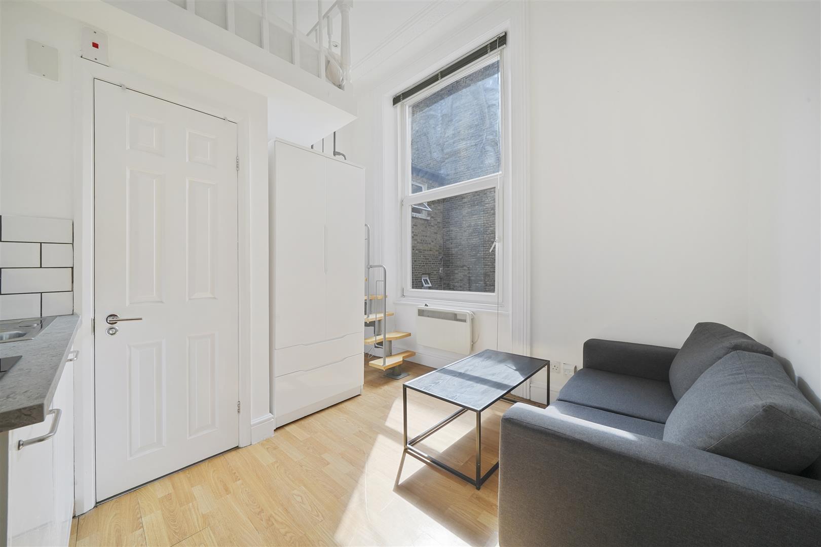 Flat Cheniston Gardens in Greater London