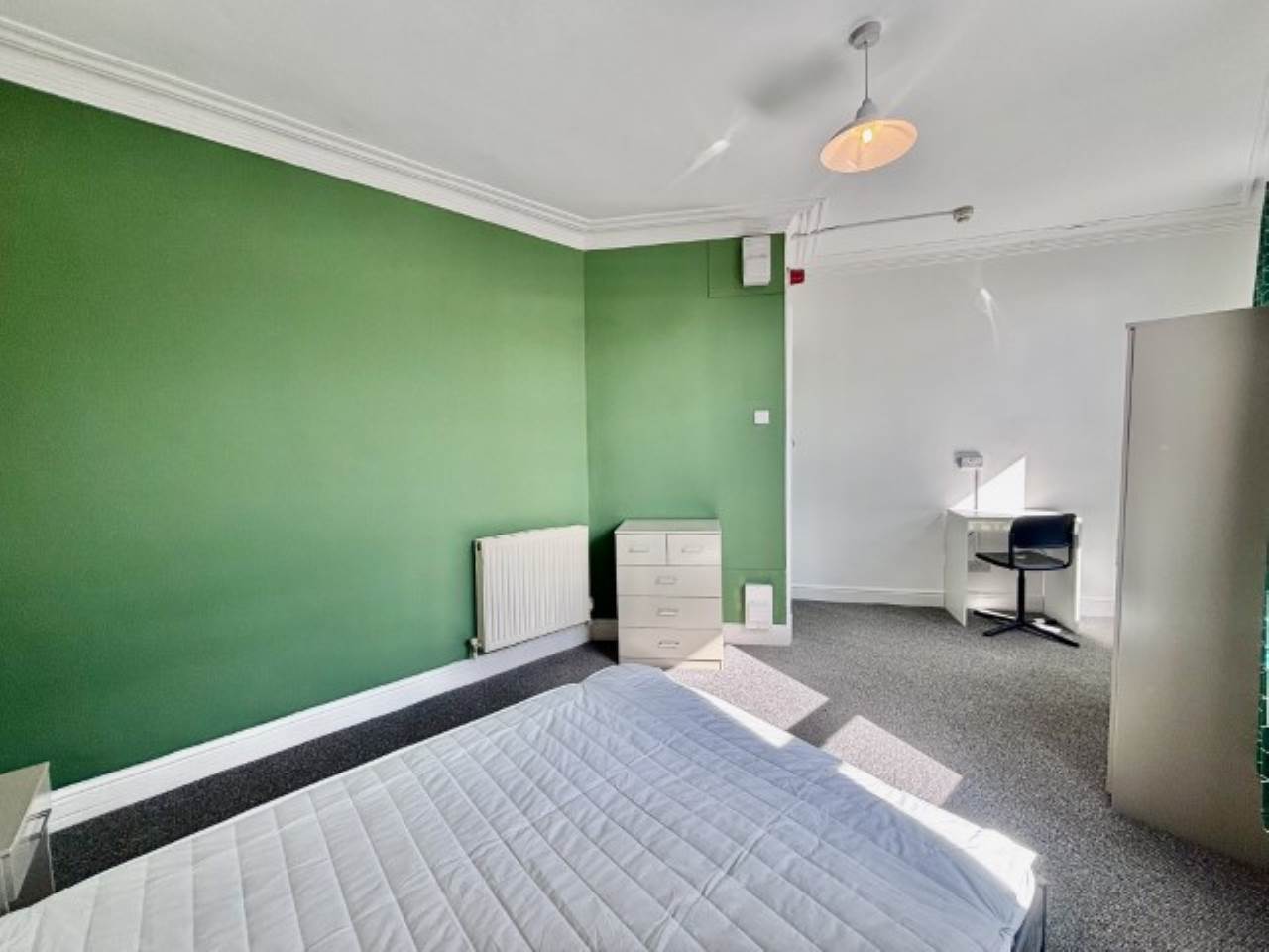 Room Aberdeen Drive in Leeds