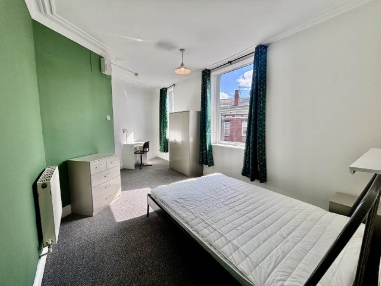 Room Aberdeen Drive in Leeds