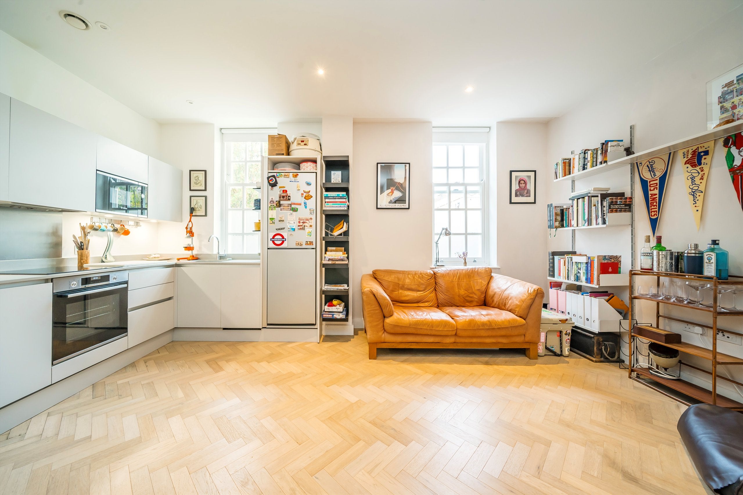 Flat Oldham Terrace in Greater London