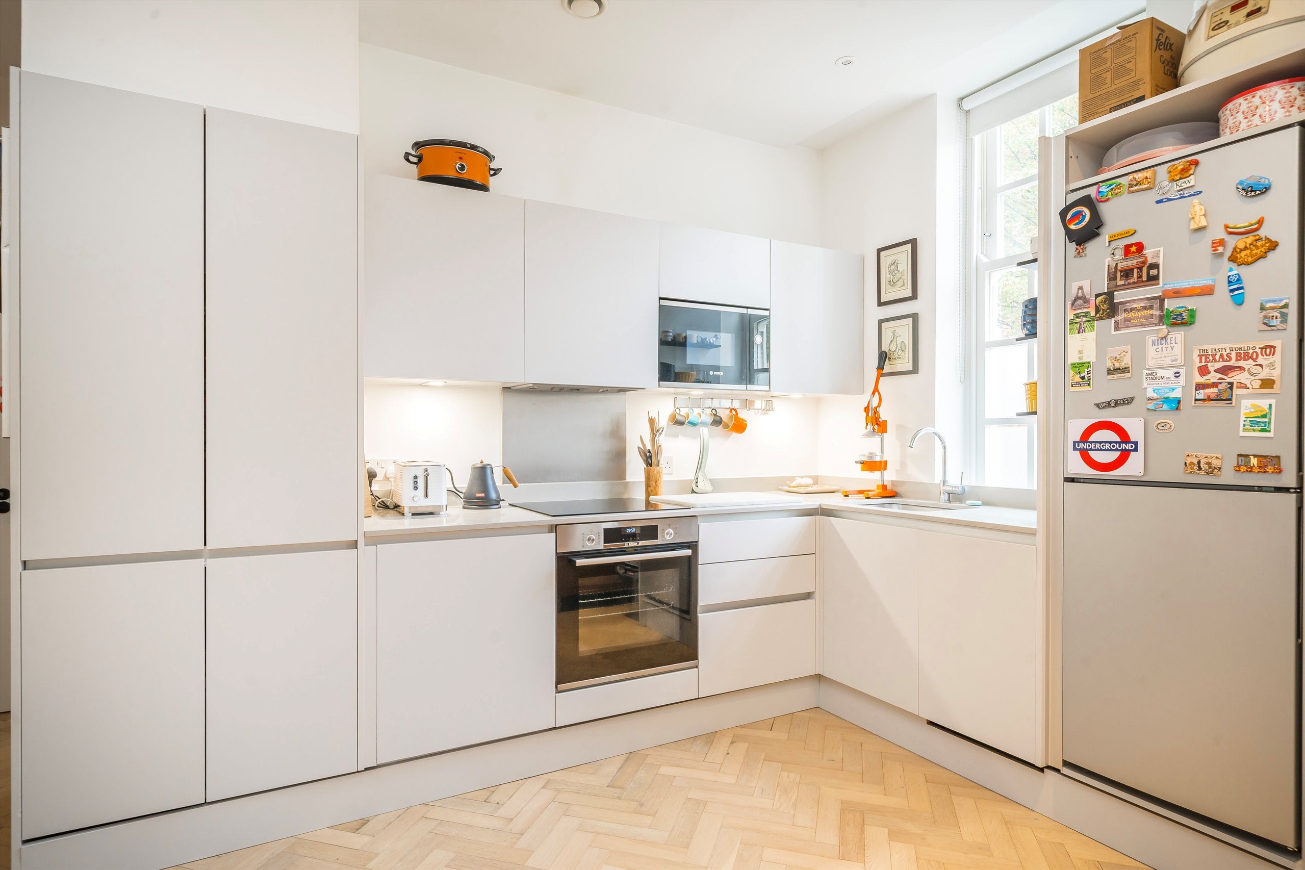 Flat Oldham Terrace in Greater London