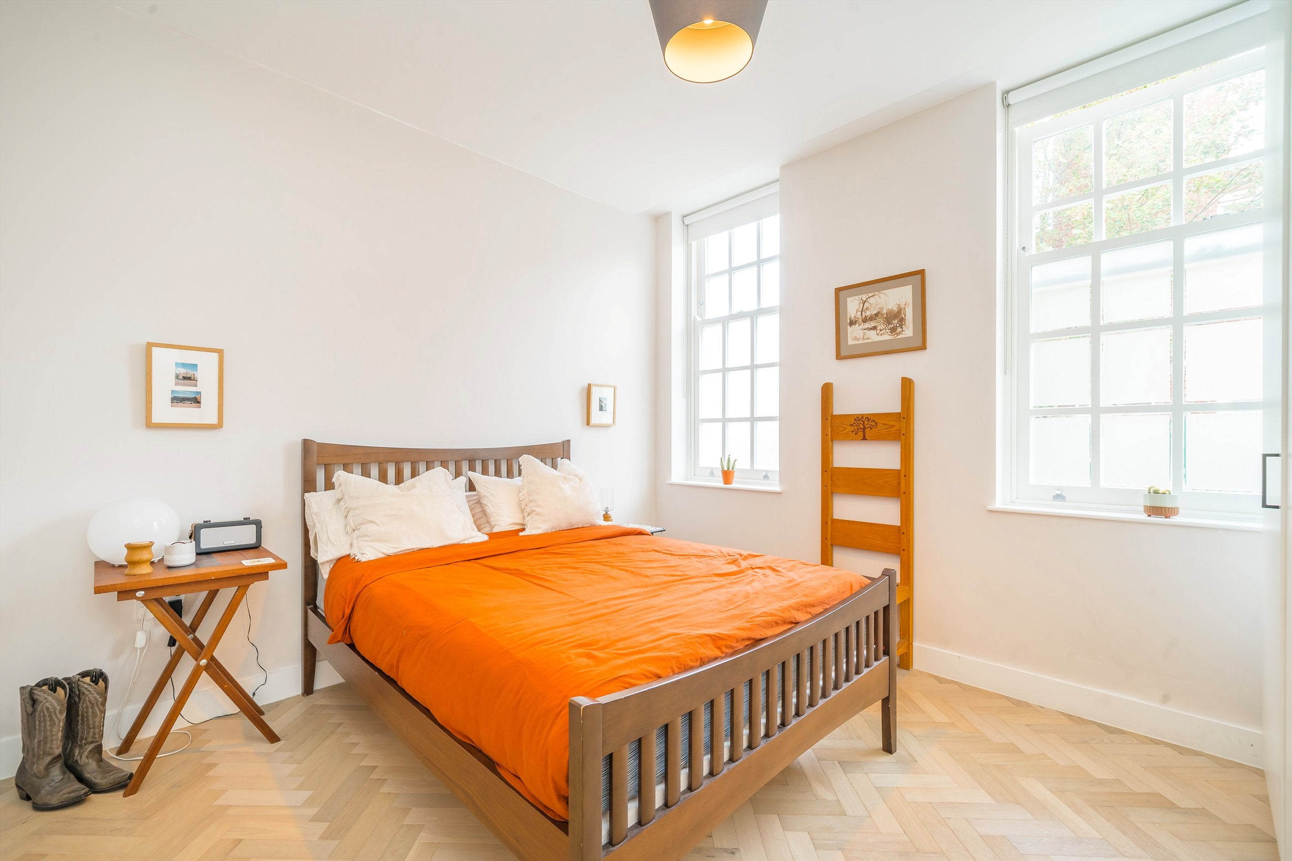 Flat Oldham Terrace in Greater London