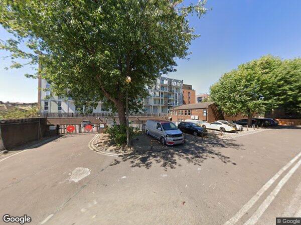 Room Wivenhoe Close in Greater London