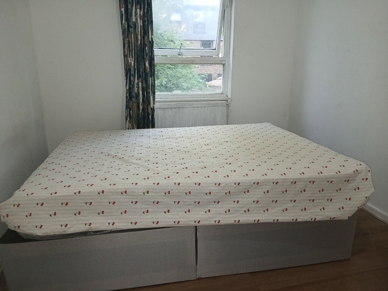 Room Wivenhoe Close in Greater London