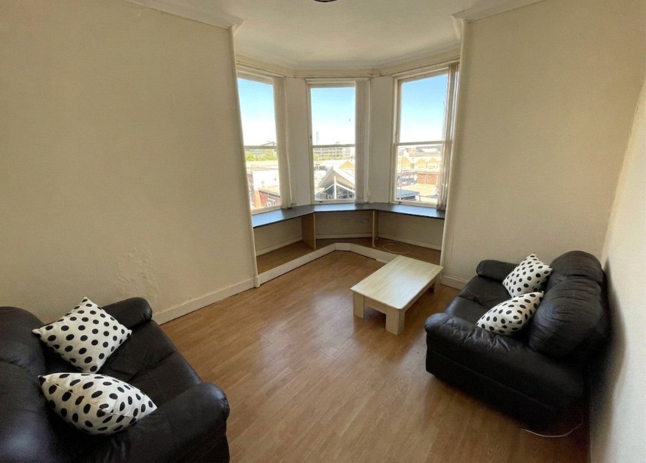 Flat Seagate in Dundee