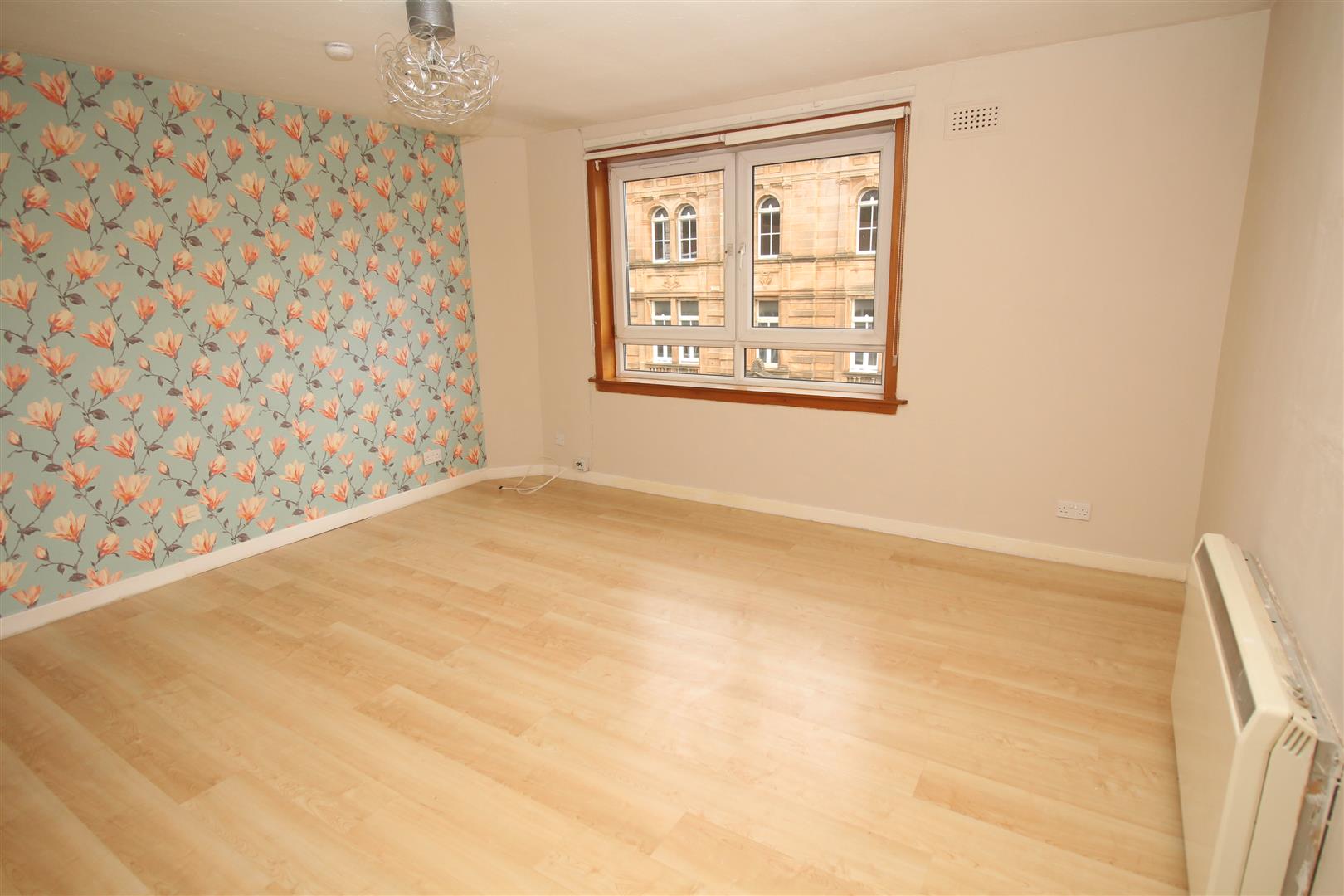 Flat Cathcart Street in Greenock