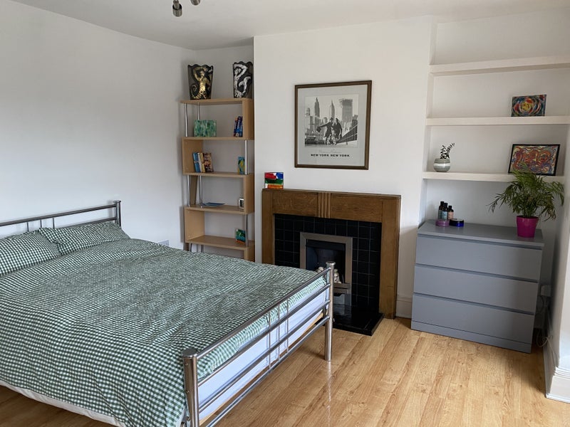 Room Merton Road in Greater London