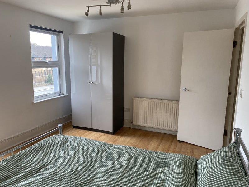 Room Merton Road in Greater London