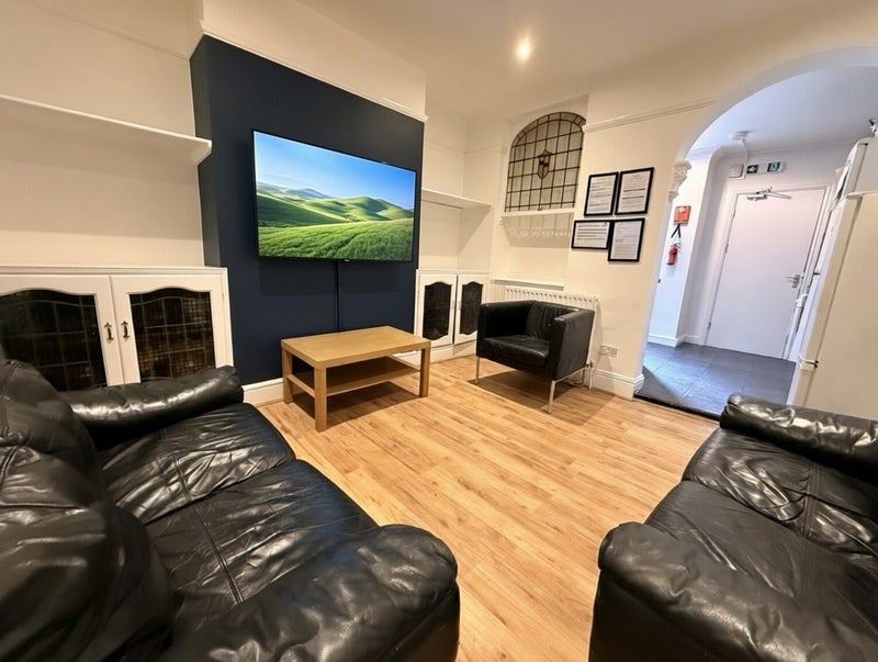 Room Colver Road in Sheffield