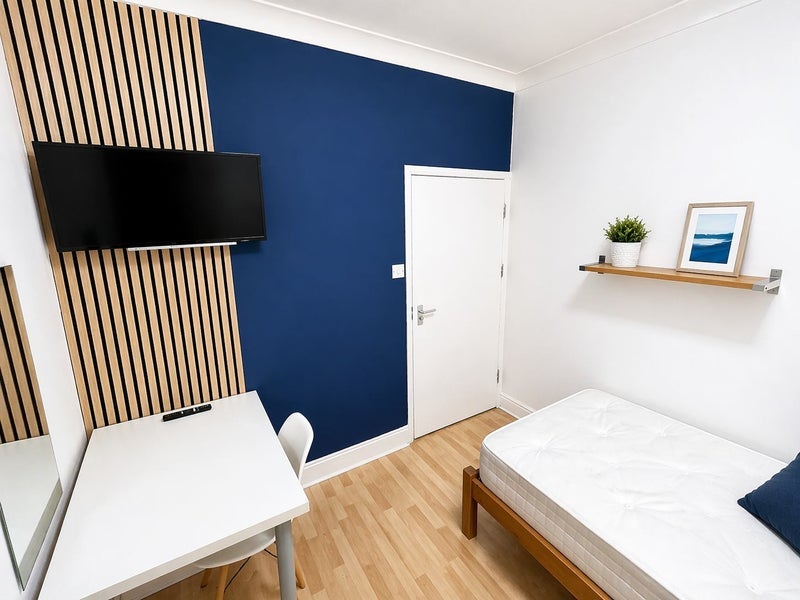 Room Colver Road in Sheffield