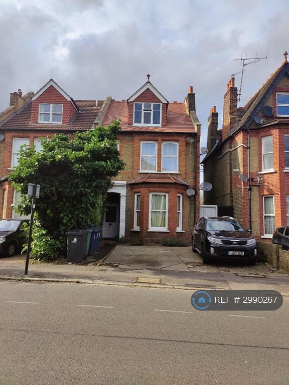 Flat Warwick Road in Greater London