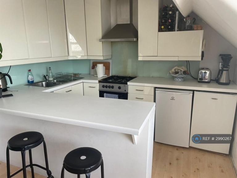 Flat Warwick Road in Greater London