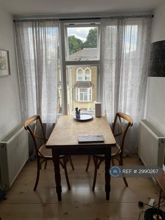 Flat Warwick Road in Greater London