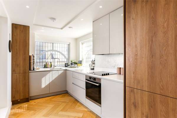 Flat Upper Richmond Road in Greater London