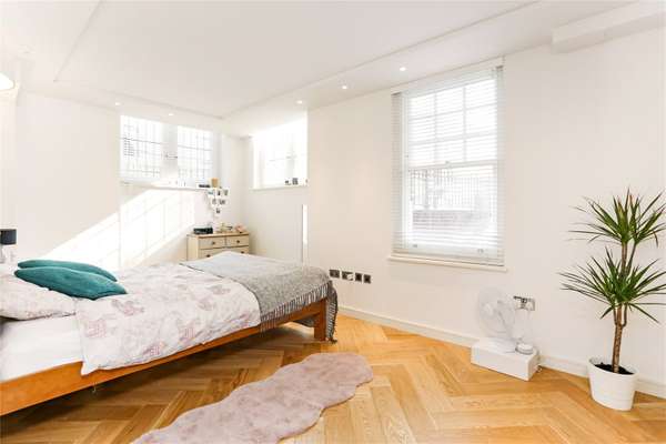 Flat Upper Richmond Road in Greater London