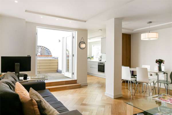 Flat Upper Richmond Road in Greater London