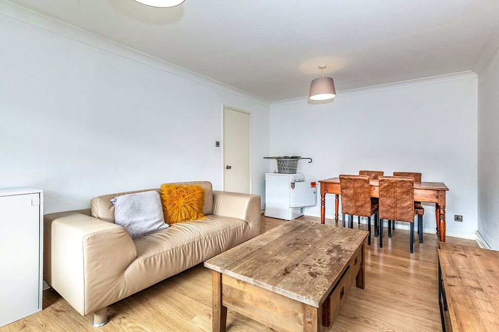 Flat Greenacre Court in Borough of Runnymede