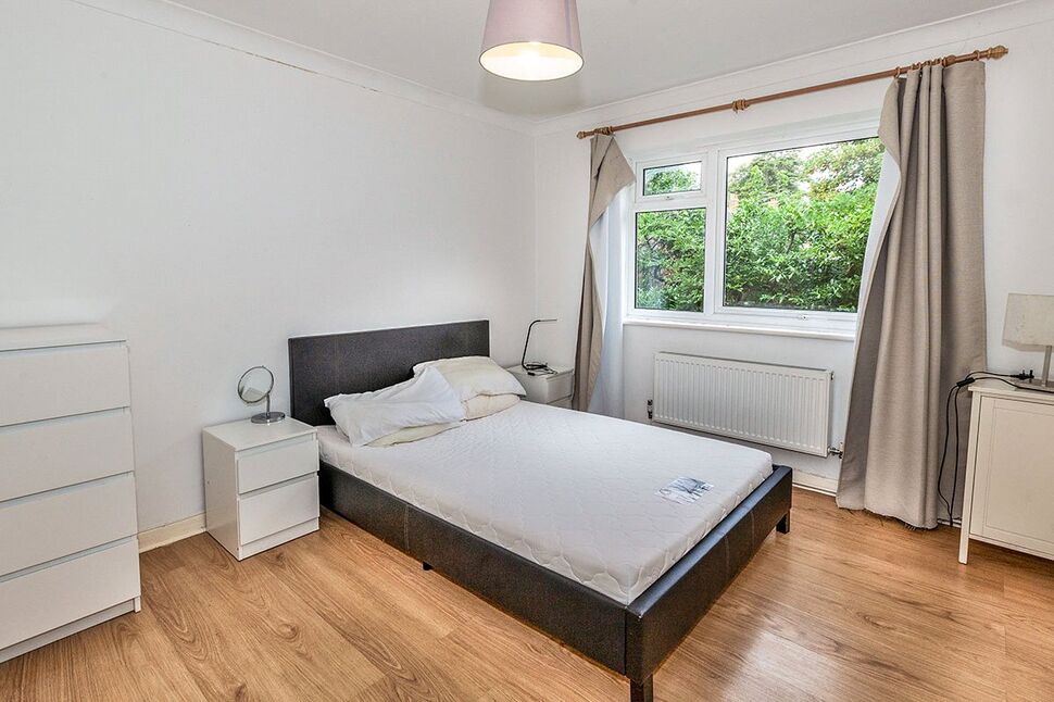Flat Greenacre Court in Borough of Runnymede