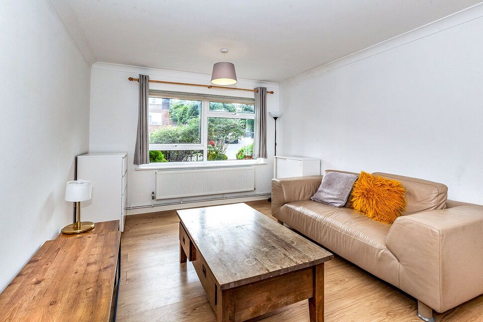 Flat Greenacre Court in Borough of Runnymede