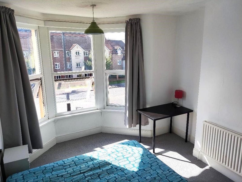 Room Southmead Road in Bristol