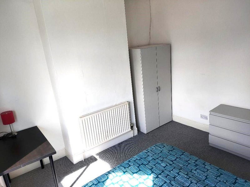Room Southmead Road in Bristol