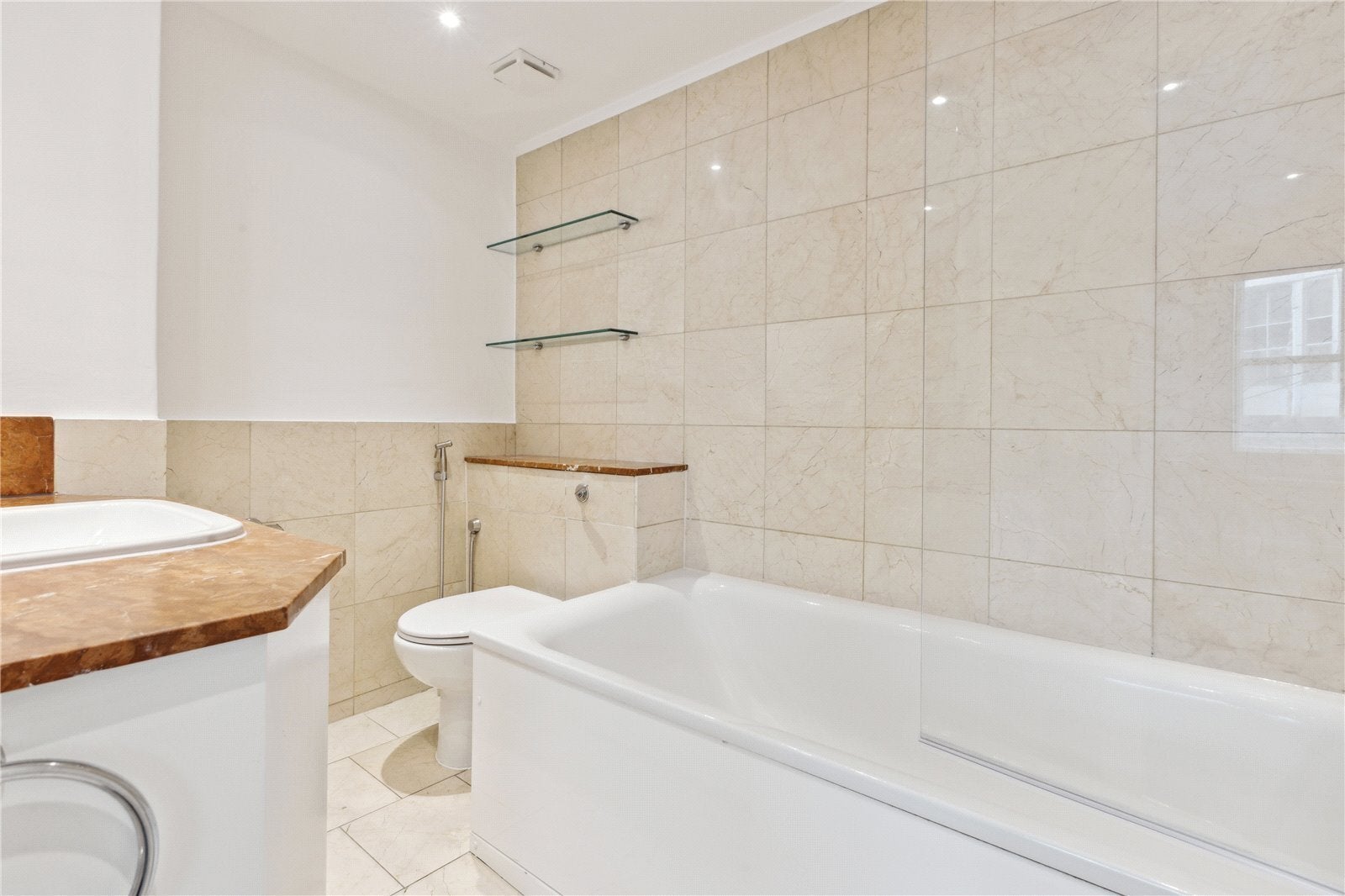 Flat Kensington High Street in Greater London