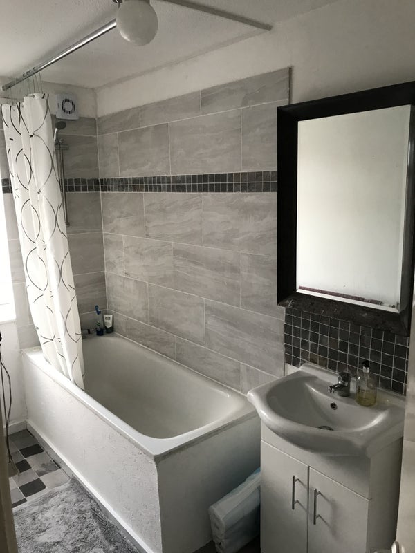 Room Tavistock Close in Greater London